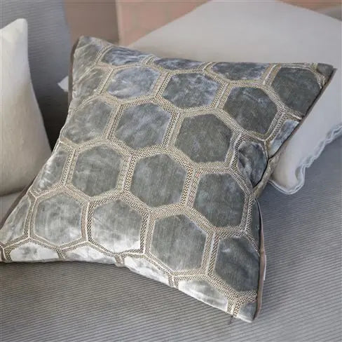 Designersguild - Manipur Silver Velour Kissen