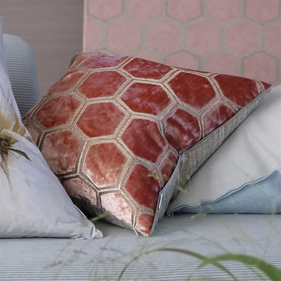 Designersguild - Manipur Coral Kissen