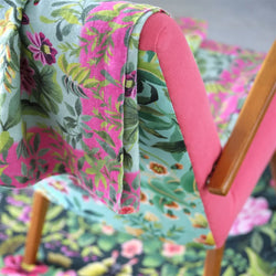 Designersguild -Ikebana Damask Aqua Decke