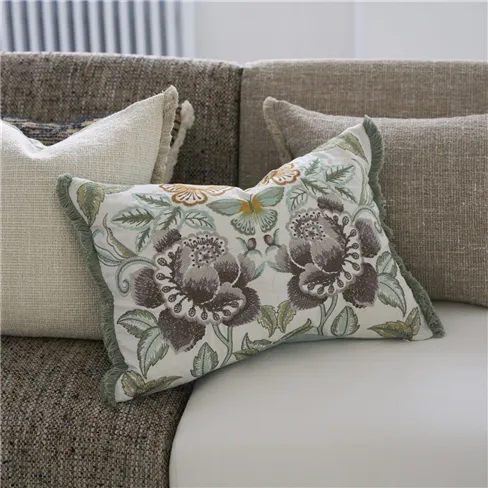 Designers Guild - Isabella Embroidered Cameo Kissen