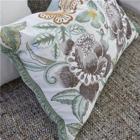 Designers Guild - Isabella Embroidered Cameo Kissen