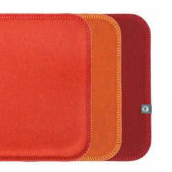 Sitzkissen aus Wollfilz mit Kettelrand nach Maß in rot, orange und dunkelrot.