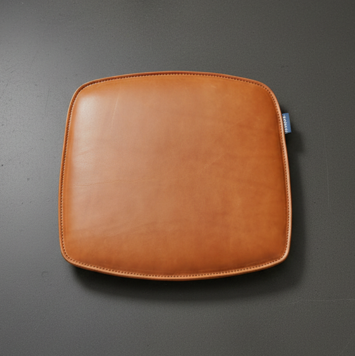 Handgefertigtes Sitzkissen Varcona aus Anilinleder für Eames Armchair von Vitra