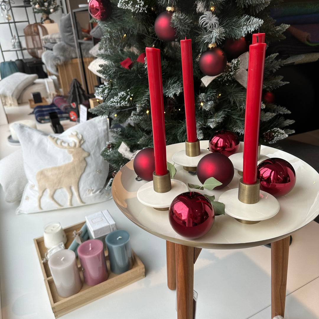 Philippi 2in1 Adventsteller mit wendbaren Kerzenhaltern Barbados weihnachtlich dekoriert im BONWI Showroom Schaufenster.