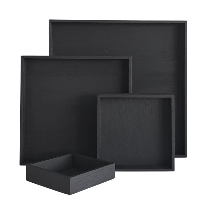 Schwarze, quadratische BONWI Tabletts.
