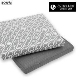 Zwei Bonwi Outdoor-Sitzkissen nach Maß in grau und gemustert.