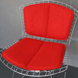 Sitzkissen und Rückenkissen für Bertoia Stuhl von Knoll in rot.