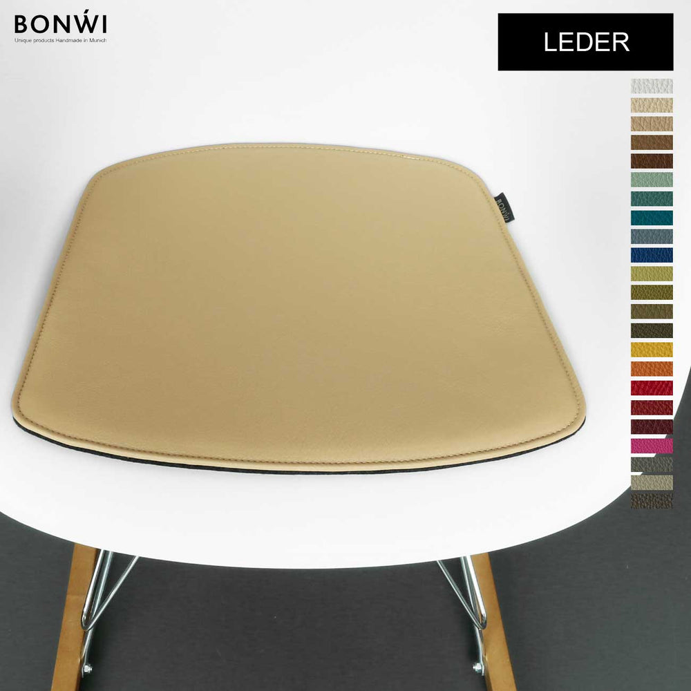 Sitzkissen aus Leder für Eames Armchair von Vitra auf Stuhl in beige.